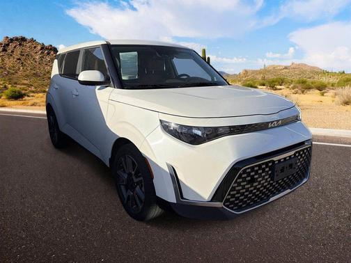 Snow White Pearl 2024 Kia Soul EX