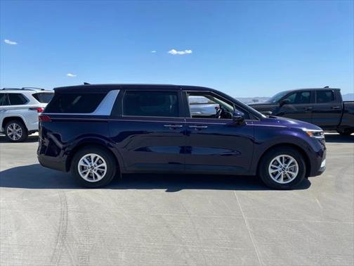 2023 Kia Carnival LX