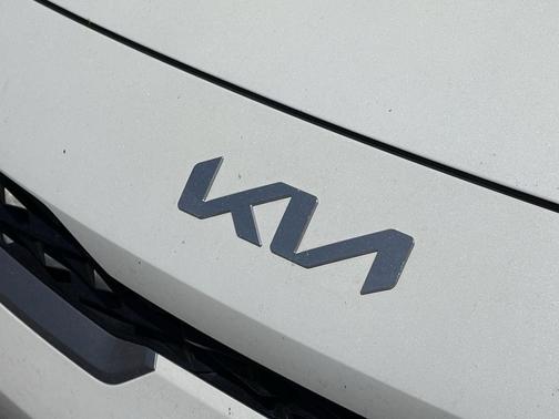 Snow White Pearl 2023 Kia Forte LXS
