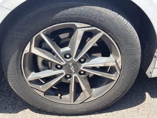 Snow White Pearl 2023 Kia Forte LXS