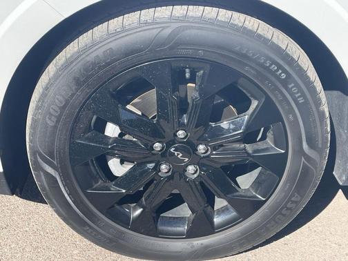 2024 Kia Carnival SX