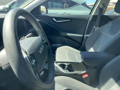 2023 Kia Niro LX
