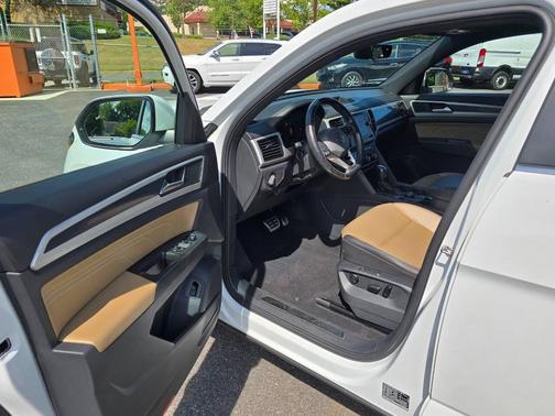 White 2022 Volkswagen Atlas Cross Sport 3.6L V6 SEL R-Line