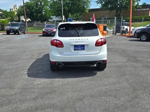 White 2013 Porsche Cayenne Cayenne