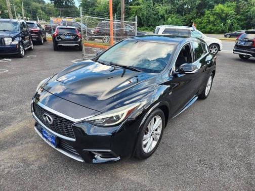 2018 INFINITI QX30 Luxury