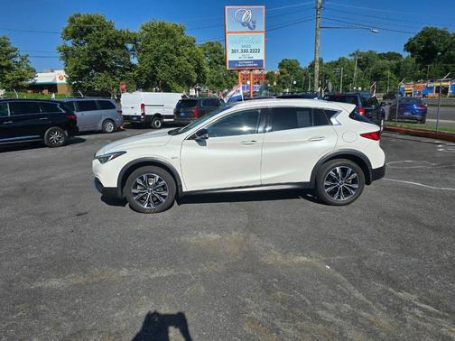 White 2018 INFINITI QX30 LUXE