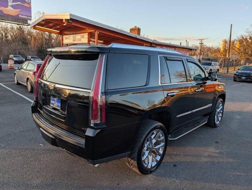 2017 Cadillac Escalade Luxury