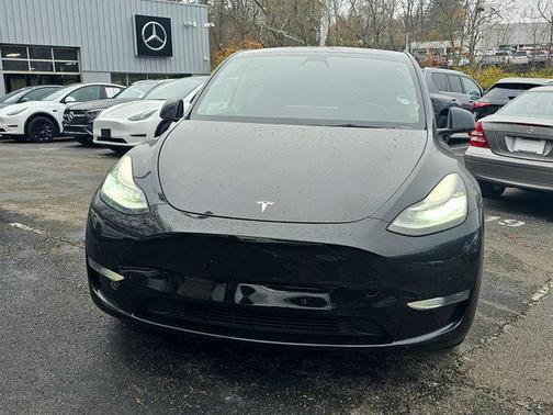 2022 Tesla Model Y Long Range Dual Motor All-Wheel Drive