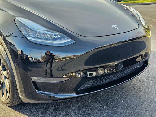 2022 Tesla Model Y Long Range Dual Motor All-Wheel Drive