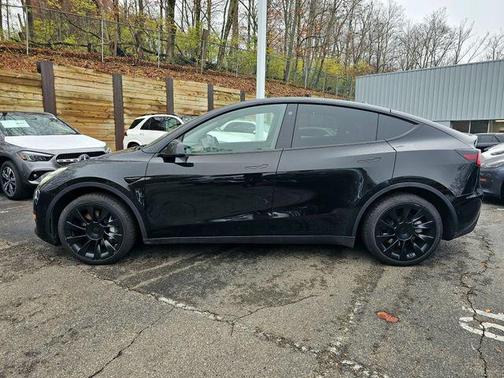 2022 Tesla Model Y Long Range Dual Motor All-Wheel Drive