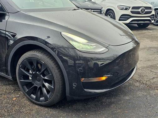 2022 Tesla Model Y Long Range Dual Motor All-Wheel Drive