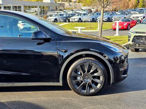 2022 Tesla Model Y Long Range Dual Motor All-Wheel Drive