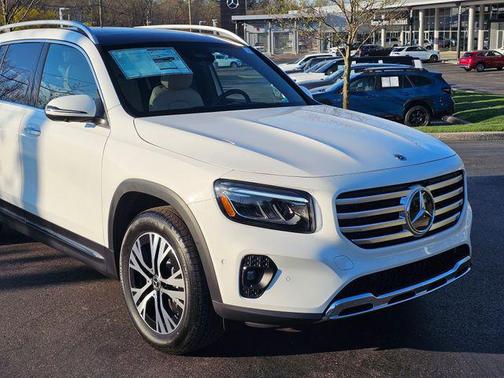 Polar White 2026 Mercedes-Benz GLB 250 4MATIC