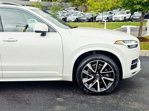2018 Volvo XC90 T6 Momentum