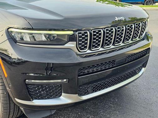 Diamond Black Crystal Pearlcoat 2021 Jeep Grand Cherokee L Summit