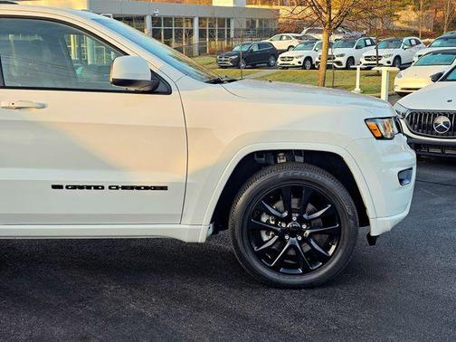 2022 Jeep Grand Cherokee Laredo