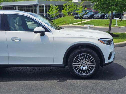 2025 Mercedes-Benz GLC 300 4MATIC