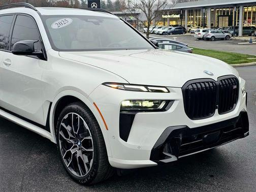 2025 BMW X7 M60i