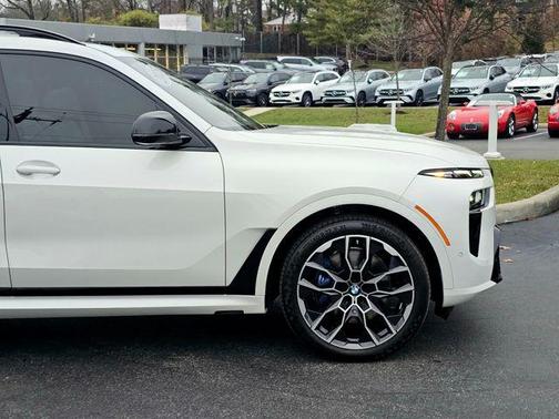 2025 BMW X7 M60i