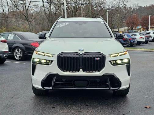 2025 BMW X7 M60i