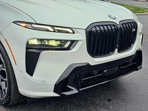 2025 BMW X7 M60i