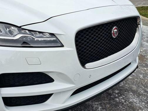 2017 Jaguar F-PACE 35t Prestige