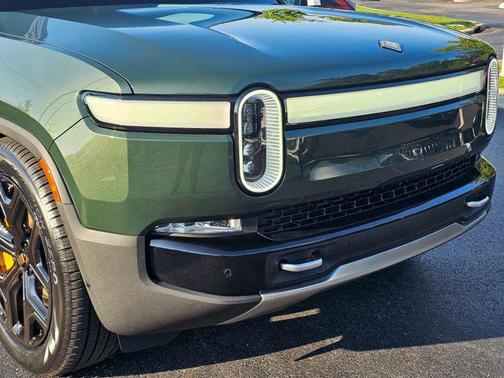 2023 Rivian R1S Adventure