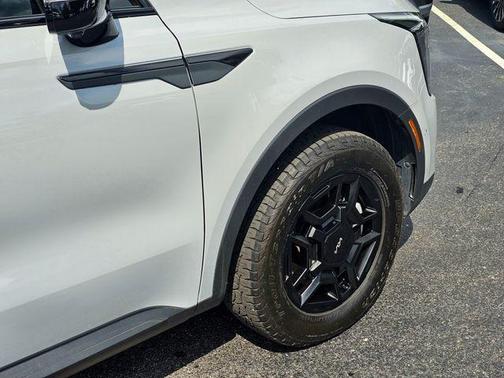 Wolf Gray 2024 Kia Sorento SX