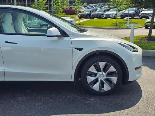 2022 Tesla Model Y Long Range Dual Motor All-Wheel Drive