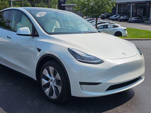 2022 Tesla Model Y Long Range Dual Motor All-Wheel Drive