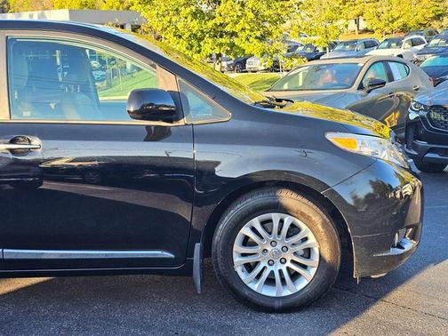 2017 Toyota Sienna XLE Premium
