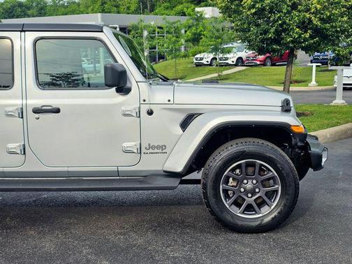 Silver Zynith Clearcoat 2022 Jeep Gladiator Overland