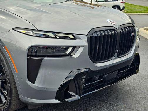2023 BMW X7 M60i