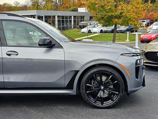 2023 BMW X7 M60i
