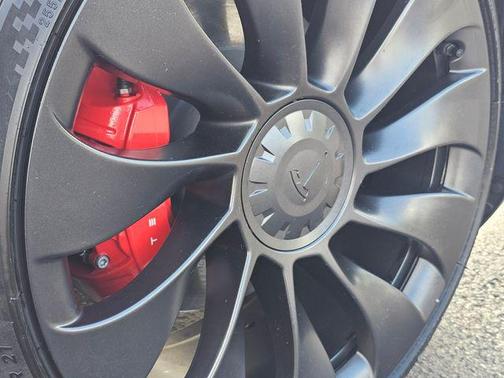 2024 Tesla Model Y Performance Dual Motor All-Wheel Drive