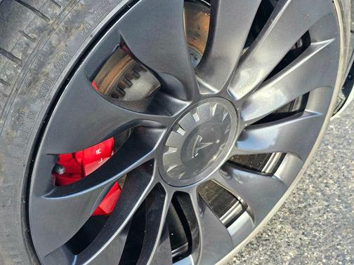 Pearl White Multi-Coat 2023 Tesla Model 3 Performance