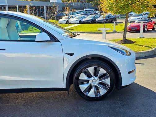 2022 Tesla Model Y Long Range Dual Motor All-Wheel Drive