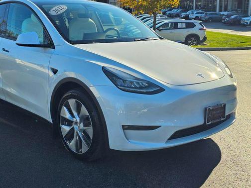 2022 Tesla Model Y Long Range Dual Motor All-Wheel Drive