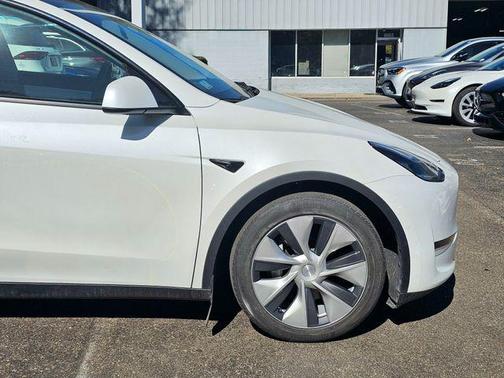 2022 Tesla Model Y Long Range Dual Motor All-Wheel Drive