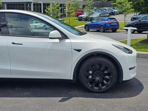 2023 Tesla Model Y Long Range Dual Motor All-Wheel Drive