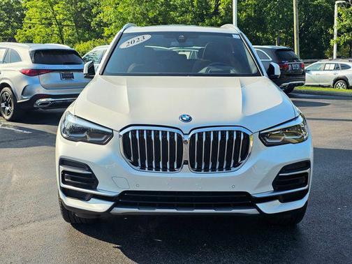Mineral White Metallic 2023 BMW X5 PHEV xDrive45e