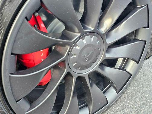 2024 Tesla Model Y Performance Dual Motor All-Wheel Drive