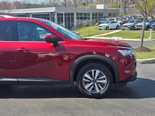 2023 Nissan Pathfinder SL 4WD