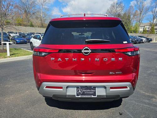 2023 Nissan Pathfinder SL 4WD