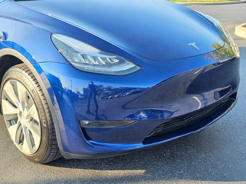 2022 Tesla Model Y Long Range Dual Motor All-Wheel Drive