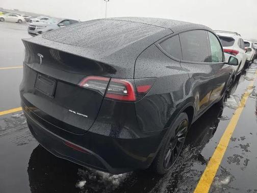 2022 Tesla Model Y Long Range Dual Motor All-Wheel Drive