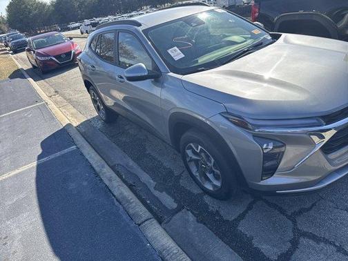 2025 Chevrolet Trax LT