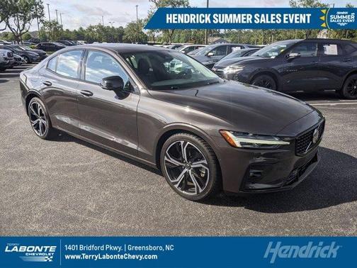 2024 Volvo S60 B5 Plus Dark Theme