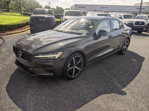 2024 Volvo S60 B5 Plus Dark Theme
