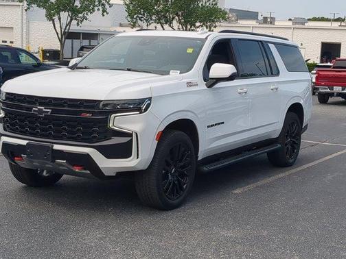 Summit White 2023 Chevrolet Suburban Z71